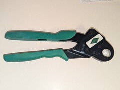 NEW McDonald 2301ACT & 2302 1/2 & 3/4 Pex Angle Crimp Tool With Copp Crimp Rings