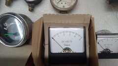 BOX OF USED AND NEW GAUGES AND METERS OF VARIOUS VALUES ALSO COMPOUND GAUGES