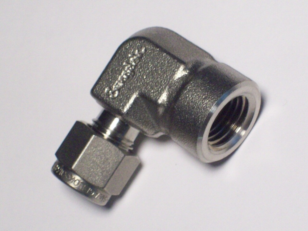 1- Swagelok Elbow Connector Fitting, 1/4″ OD Tube x 1/4″ FNPT, SS-400-8-4