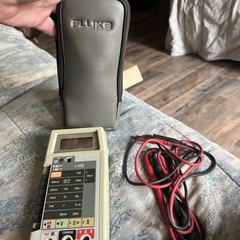 FLUKE 8024b 1000VDC 2A (AS PICTURED) UNMP