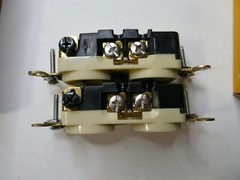 Hubbell HBL53521 Ivory Duplex Receptacle 125V 20A 2 pole 3 wire grounding