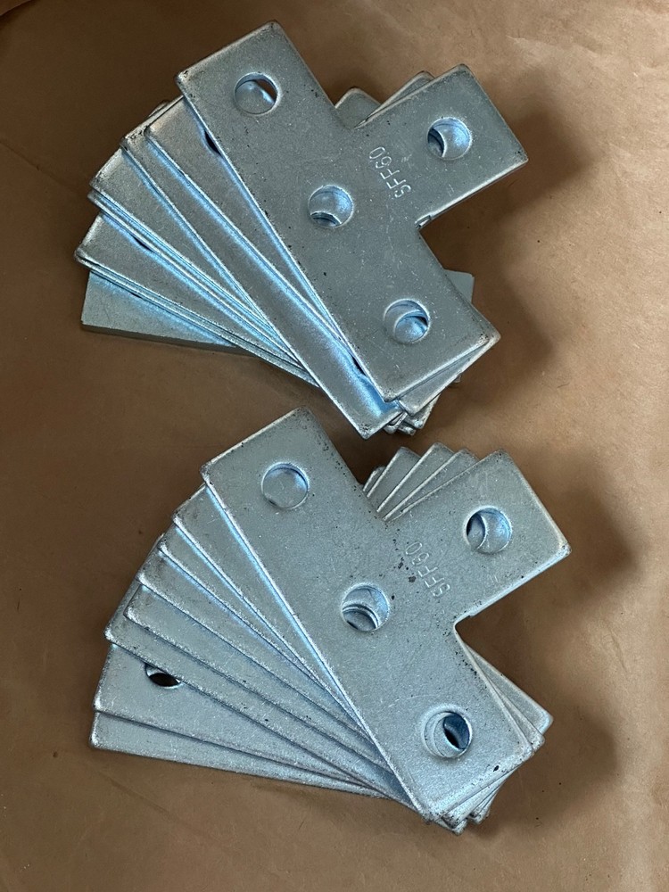 35x Southwire Garvin Four-Hole Flat Fitting Tee Plate Zinc Plated Steel SFF60
