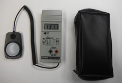 Extech 401025 Digital Light Meter, 0-5000 FC/50,000 Lux, Grey, with case