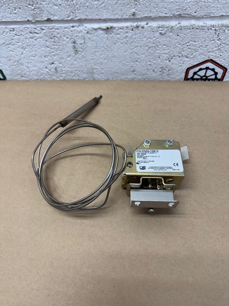United Electric Controls Company E55S-15913 Temperature Controller