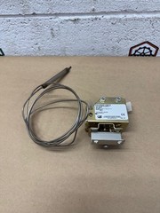 United Electric Controls Company E55S-15913 Temperature Controller