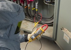 Fluke 381 Clamp Meter, Backlit LCD, 999.9 A A, 1.4 in (36 mm) Jaw Capacity