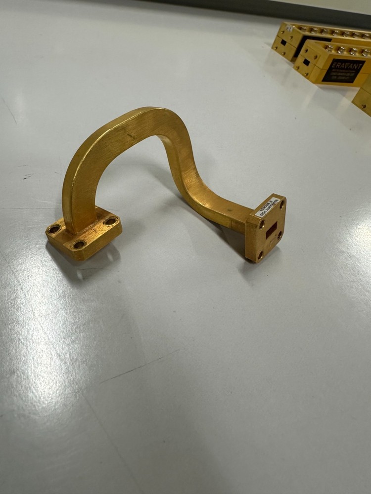 Eravant WR-28 90° Curve Ka Band Waveguide 26.5-40GHz »