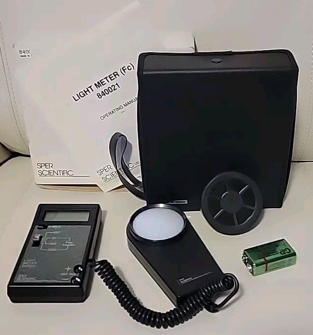 Genuine SPER SCIENTIFIC 840021 Light Meter w/ Case In Box ** NEW OLD-STOCK! **