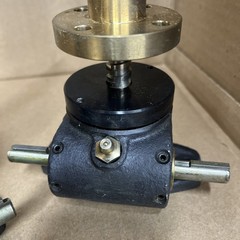 Duff-Norton UM2556-12 Worm gear Actuator (set of 2)
