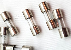 Lot of 10 Littelfuse 2AG 250 Volt 2 Amp Slow Blow 5 x 15 mm Glass Fuses 229002