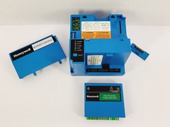 Honeywell RM7895C1012 Burner Controller w/ ST7800A1039 (30s) & R7847A1082