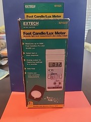 Extech 401025 Digital Light Meter 0-5000 Foot Candles 0-50000 Lux