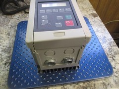 ALLEN BRADLEY VARIABLE SPEED DRIVE SER C 200-240V 4.4A 0.75KW/1HP 1305-AA04A