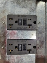 Eaton CHU7N7N5GS Power Outlet Panel Surface Mount 125A 120/240VAC 1PH 3W Type 1