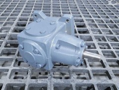 9.26 Input HP Boston Gear VR137-QM8 1:1 Ratio Right Angle Bevel Gear Drive S…