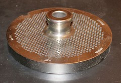 Hubert L&W Meat Grinder Plate Die Size #56 6″ diameter 7/64″ holes & Hub