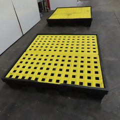Lab Safety Supply SpillSkid 4-Drum Containment Spill Pallet W/ Removable Grates