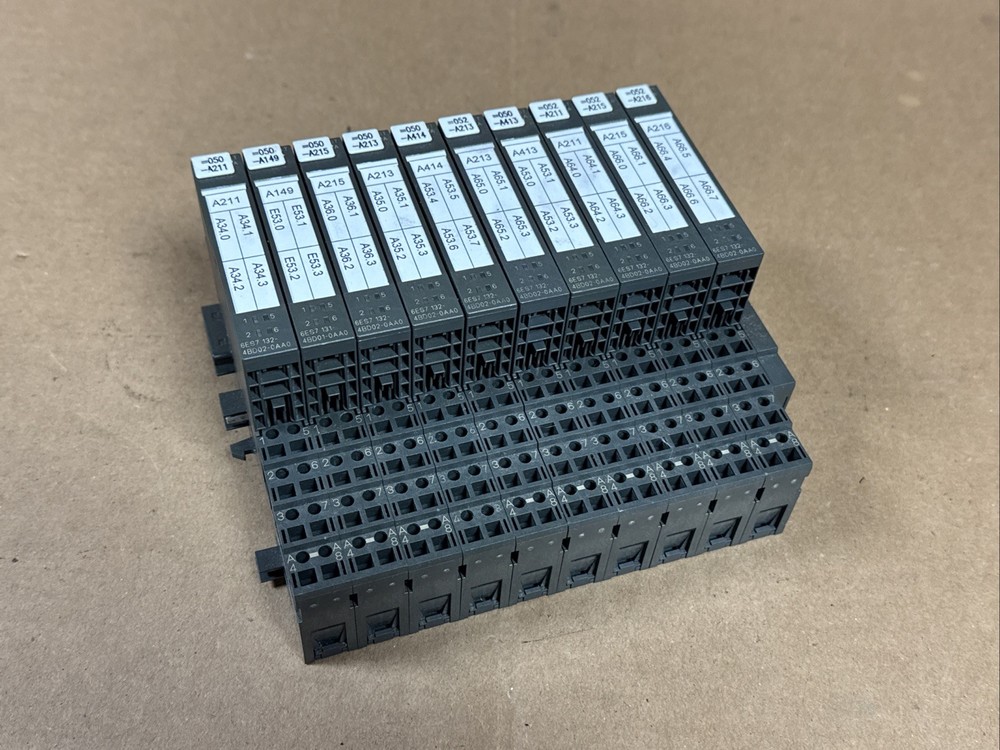 LOT (10) Siemens 6ES7 132-4BD02-0AA0 Output Module & 193-4CA30-0AA0 FAST SHIP