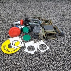 Schneider ZBV-G3, ZBE-102, ZBE-101 Monetary, E Stop, Turn, Indicator Lot of 6