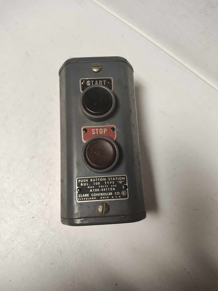 NOS Clark Controller Co. Motor Start/Stop PB Station A100-44112A Type ‘D’