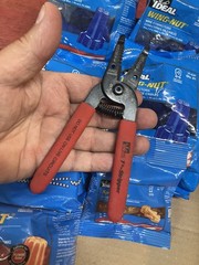Ideal 100 Big Blue, 100 Orange & 40 Red Wire Nuts + Connectors & Strippers
