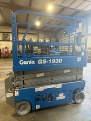 2014 GENIE GS-1930 ELECTRIC SCISSOR LIFT NARROW WIDTH VERTICAL GENIE MANLIFT