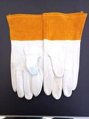 Tillman 24CL Leather TIG Welding Gloves 4″ Cuff Large Gold & White