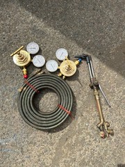 Victor Journeyman cutting torch with hose and Gentec gauges