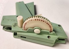 Vintage 1960’s DYMO M-4 Label Maker Green Uses 1/4″ Tape (Not Included)
