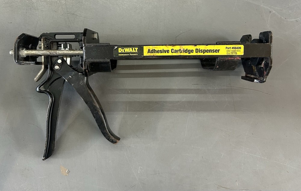DEWALT 08409 Dual Component Adhesive Cartridge Dispenser Gun 21oz 08409-PWR Used