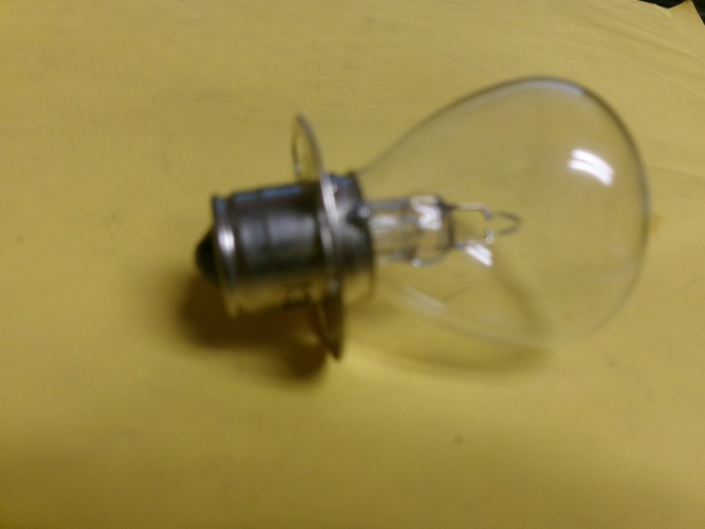 NEWGE1325 -6.2V4.13A 32WRP-11 MiniaturePrefocusLampSingleContactBaseLOT OF 12