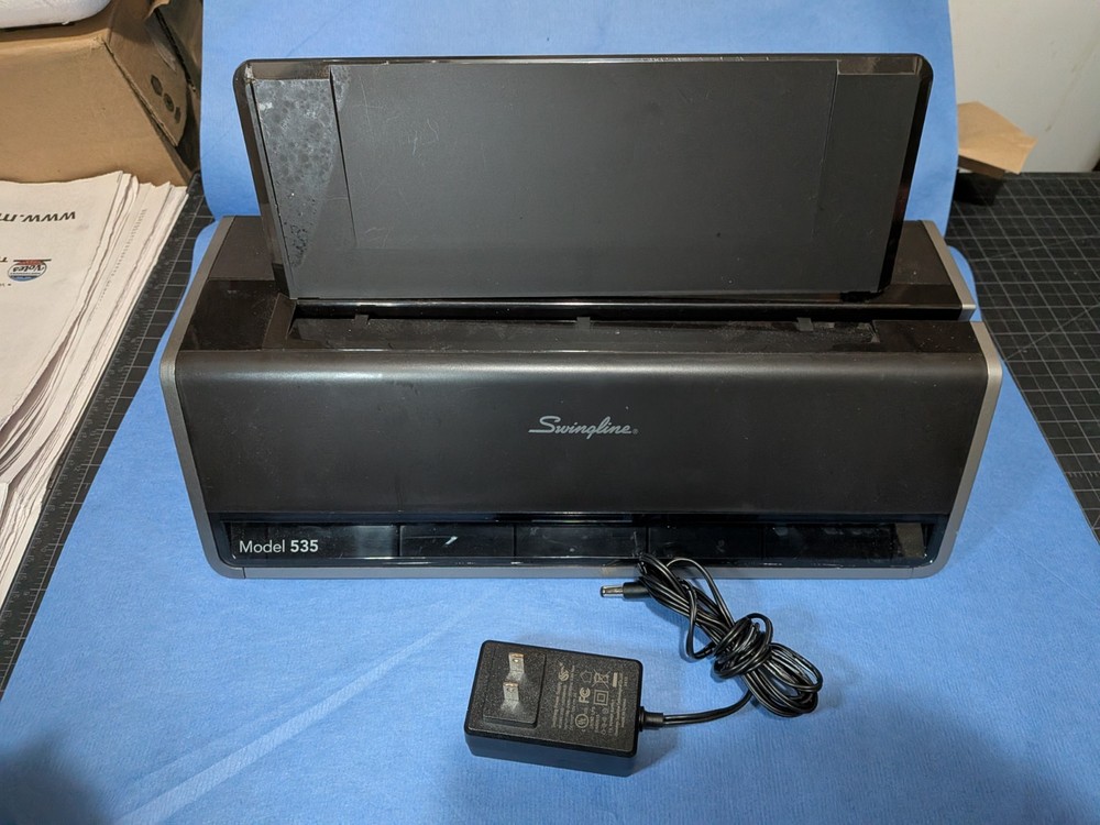 Swingline Commercial Electric 3 Hole Punch Model: 74535, 28 Sheet. Used.