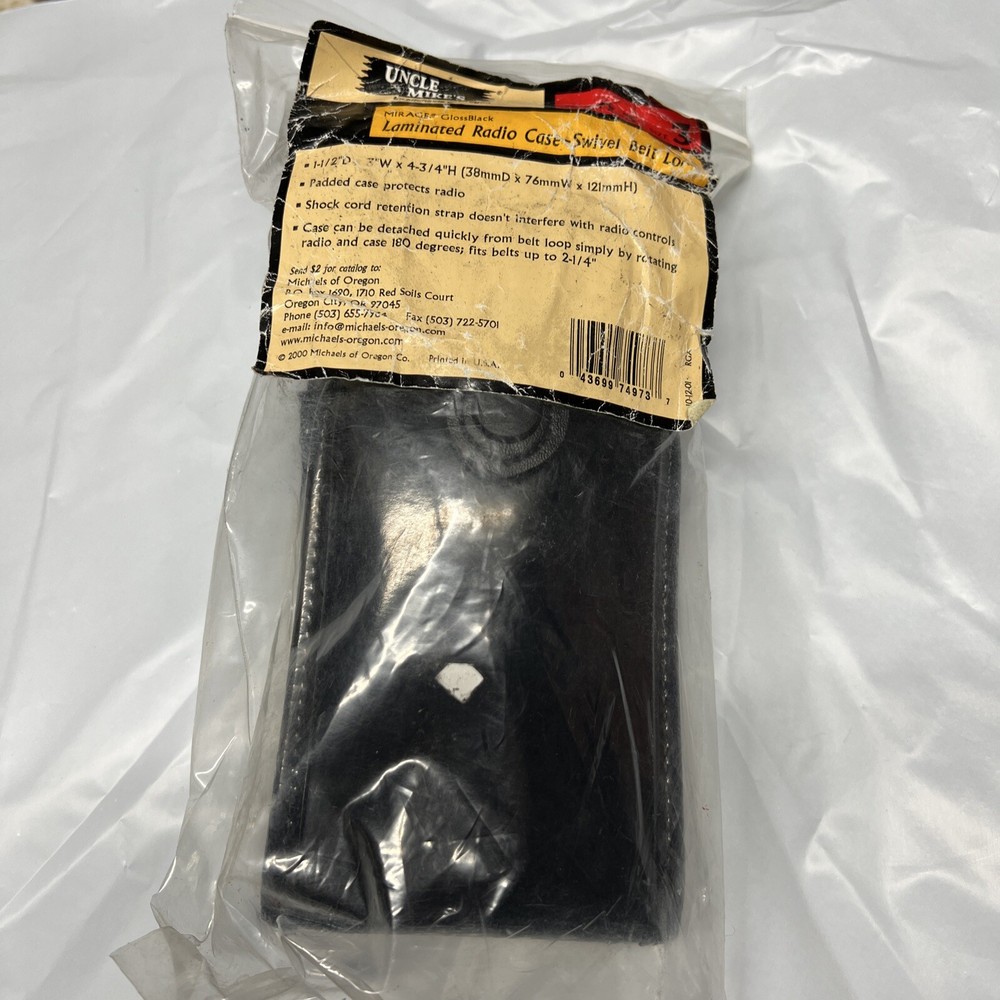 Uncle Mike’s P/N 7497-4 Size 4 Laminated Radio Case Swivel Belt Loop