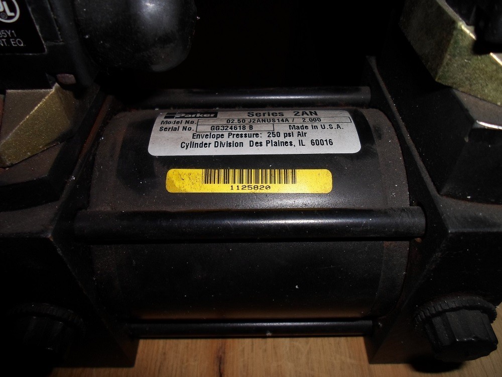 PARKER SERIES 2AN, 02.50 J2ANUS14A / 2.000 WITH SENSORS (NEW NO BOX)