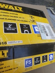 DeWalt DWCS1516 15.5 Gauge 2 IN Flooring Staples Partial Box Unsure Count