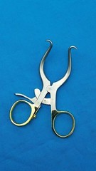 NEW PREMIUM GRADE GELPI RETRACTOR 3.5″ WITH GOLD HANDLE