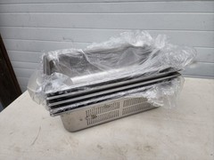 Lot 5 Vollrath 90053 Model-“Super Pan 3″-Full Size x 6” D Perforated Food Pans