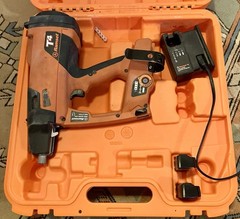 RAMSET T4 NAIL GUN KIT, GAS TOOL, CORDLESS, 2 BATTERIES, CASE AND CHARGER