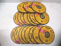 Dewalt (DW8826) 7 x 1/4 x 7/8 24 Grit Type 27 Zirconia Grinding Wheel – Qty 18