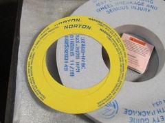 NEW NORTON ALUNDUM GRINDING WHEEL 66253263149 32A60-HVBE 12X1-1/2X5 2070RPM