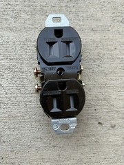 Lot Of 4 Pieces Lew Electric 812 1/2″-3/4″ Floor Box + Outlets ONLY No Plates