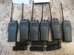MOTOROLA CP200 AAH50RDC9AA1AN 438-470 UHF 4 CH Radio 4 Watts w/ Cgr (Lot#BP672)