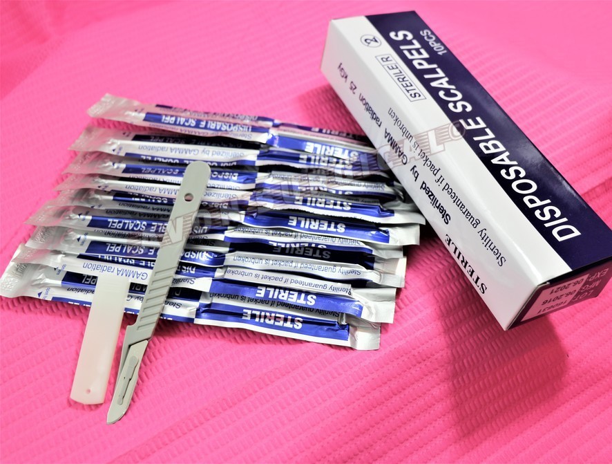 10 DISPOSABLE STERILE SURGICAL SCALPELS #20 WITH PLASTIC HANDLE SURGICAL dental