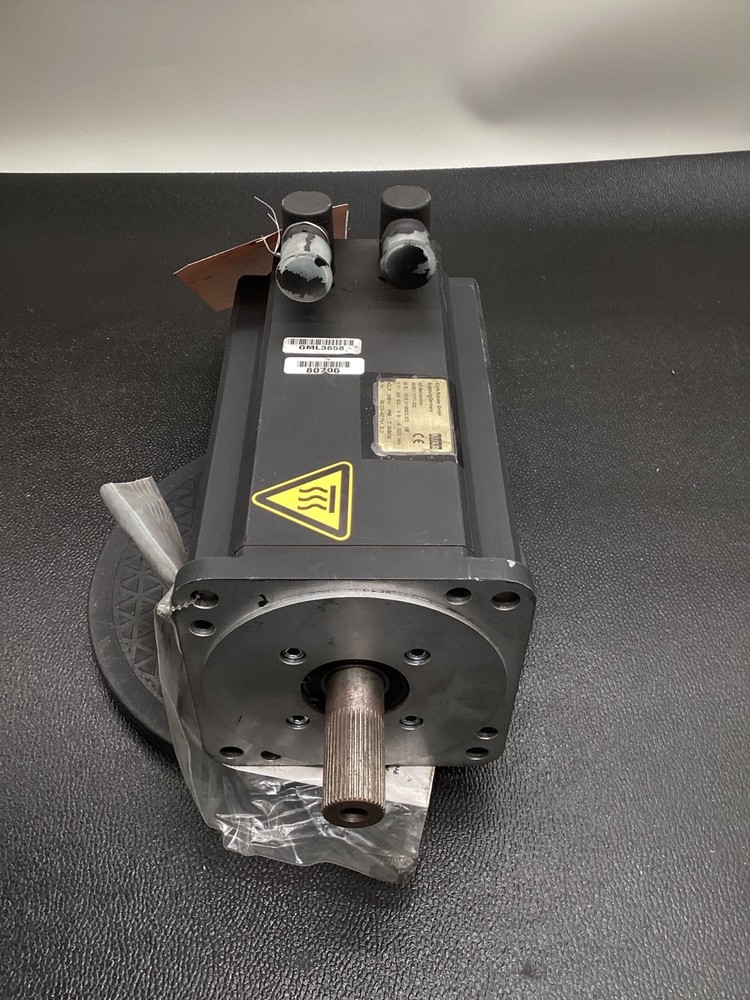 KUKA KK55Y-YYYY-030 3.77kW 600V AC Servo Motor 3000RPM USED