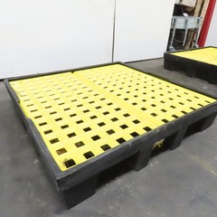 Lab Safety Supply SpillSkid 4-Drum Containment Spill Pallet W/ Removable Grates