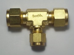 1 – Swagelok Brass Reducing Tee, 3/8″ Tube x 1/4″ Tube x 3/8″ Tube, B-600-3-6-4
