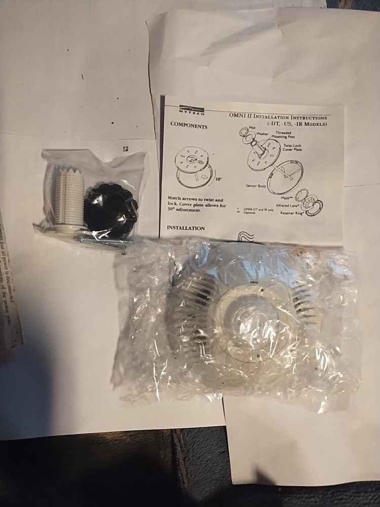 Hubbell OMNIDT2000 Digital Passive Interface Ceiling Occupancy Sensor – White