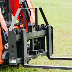 Titan Attachments Standard Series Pallet Fork Frame, 42″ Pallet Fork Blades
