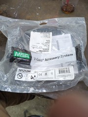 MSA V-GARD Hard Hat W/Fas-Trac III 4 Point Ratchet Suspension /Face Shield Frame