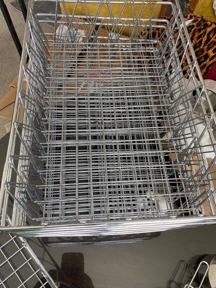 HUBERT® Wire Display Basket Rectangular Chrome Plated Pastry Basket Bakery Tray